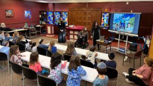 A teacher presenting to a group of kids