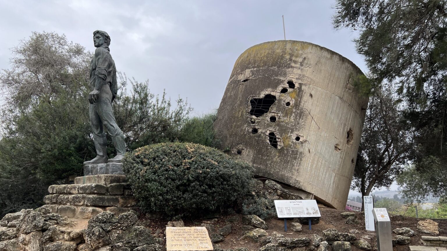 Statue in Kibbutz Yad Mordechai, Israel